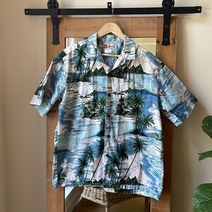Hilo Hattie’s Vintage Island Print Camp Shirt Size L